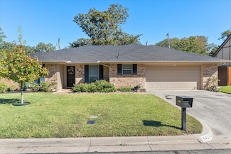 5425 Parliament Dr, Arlington, TX 76017