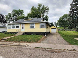 203 C St, Toledo, IA 52342
