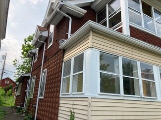 61 Pine St, Holyoke, MA 01040