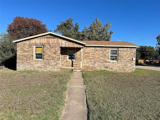 210 S East 4th St, Knox City, TX 79529