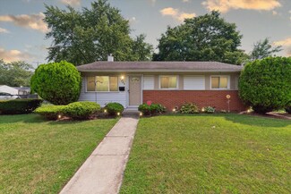 1425 S Crown St, Westland, MI 48186