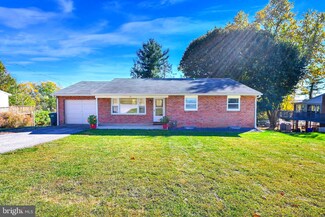 30 Merrin Rd, York, PA 17402