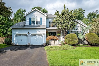 40 Jared Blvd, Kendall Park, NJ 08824