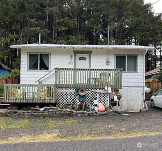 41 S 4th St, Pacific Beach, WA 98571