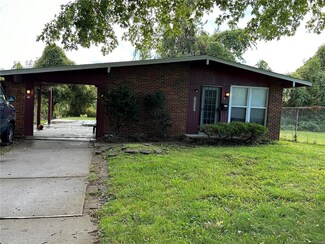 10332 Castle Dr, Saint Louis, MO 63136