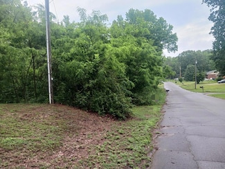 128 Kimbrook Dr, Greenwood, SC 29649