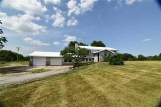 6527 SE Smith Rd, Cameron, MO 64429