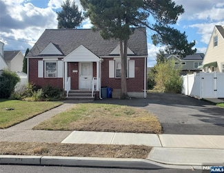 595 Elm Ave, Saddle Brook, NJ 07663