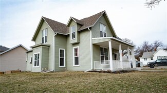 606 N John Wayne Dr, Winterset, IA 50273