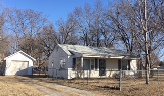 802 N Flora St, Wichita, KS 67212