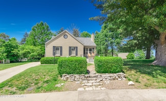 1912 Hayselton Dr, Jefferson City, MO 65109