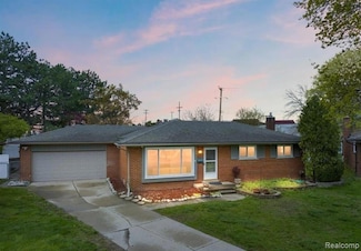 8100 Darlene St, Warren, MI 48093