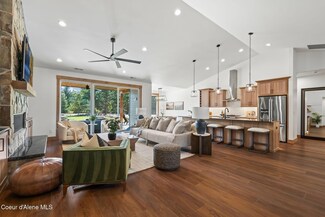 201 Osprey Ln, Sandpoint, ID 83864