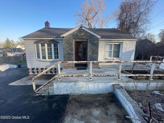 220 Abbottsford Rd, Schenectady, NY 12304