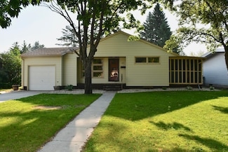 308 Maple Ave S, Thief River Falls, MN 56701