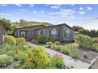 2410 E 18th St, the Dalles, OR 97058