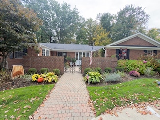 6848 Deepwood Ln, Cleveland, OH 44143