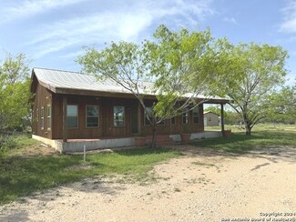 820 County Road 329, Jourdanton, TX 78026