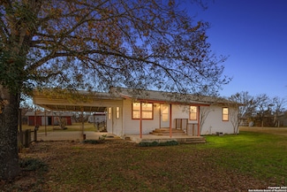 1414 Young Ave, Jourdanton, TX 78026