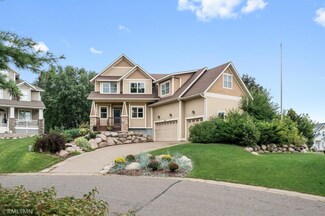 2651 Red Pine Cir E, Saint Paul, MN 55119