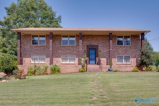 8015 Navios Dr SE, Huntsville, AL 35802