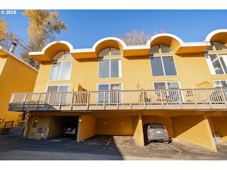 847 SW Broadway Dr Unit 32, Portland, OR 97201