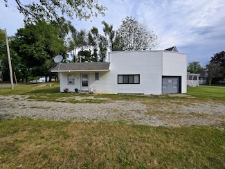 209 S Main St, Waldron, MI 49288