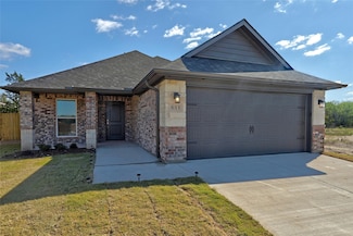 611 Nolan Dr, Sherman, TX 75092