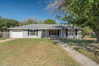 810 W Bois d Arc St, Henrietta, TX 76365