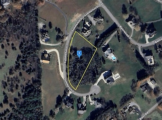 415 Summerhill Dr, Kodak, TN 37764