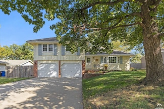 218 Concord Rd, Lawrence, KS 66049