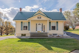 217 E Buck Ave, Rural Retreat, VA 24368