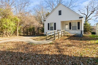 131 S Willow Ave, Sugar Creek, MO 64053