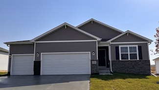 2851 Mary Green Rd, Hiawatha, IA 52233