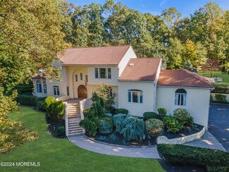 4 Oak Tree Ln, Holmdel, NJ 07733
