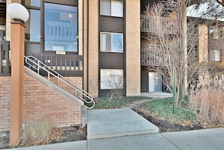 6177 Knoll Wood Rd Unit 102, Willowbrook, IL 60527