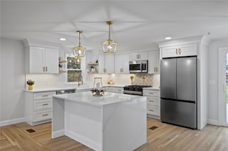 190 S Cobble Hill Rd, Warwick, RI 02886