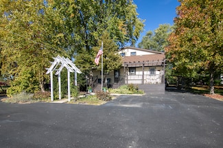 201 E Vanderkarr Rd, Saint Anne, IL 60964