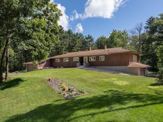 3 Squirrel Ln, Saint Paul, MN 55127