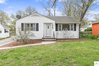 212 E Henry St, Clinton, MO 64735