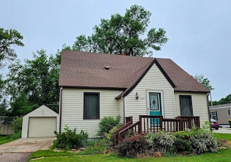 808 5th St SW, Pipestone, MN 56164