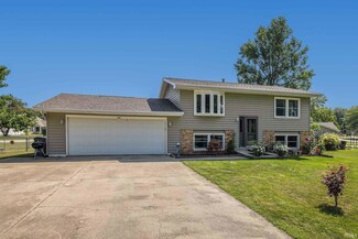 1108 N Algonquin Dr, Syracuse, IN 46567
