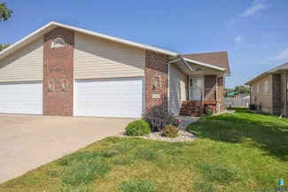 1402 S Ebenezer Ave, Sioux Falls, SD 57106