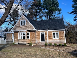 11 Park Ln, East Walpole, MA 02032