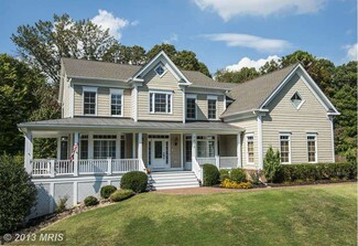 4636 Village Dr, Fairfax, VA 22030