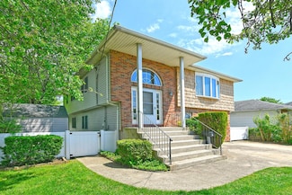 64 S Nassau St, Bethpage, NY 11714