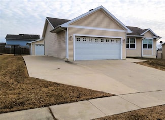 3523 E Hart Ave, Des Moines, IA 50320