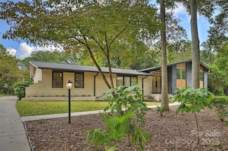 823 Wingrave Dr, Charlotte, NC 28270