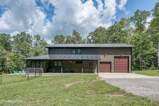 1532 E Overlook Rd, Monterey, TN 38574