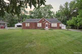 36280 Moravian Dr, Clinton Township, MI 48035
